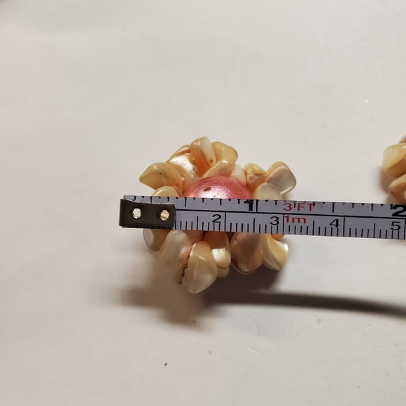 PINK MOTHER OF PEARL and Hand Painetd 1950's Clip earrings  Signed Japan - Picture 4 of 4